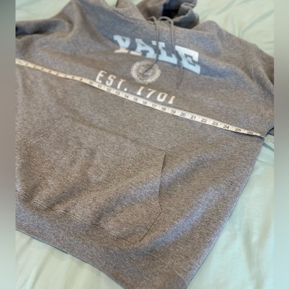 Men’s Champion Heather Grey Yale 1701 Hoodie. Drawstring. Kangaroo pockets. - Picture 4 of 11